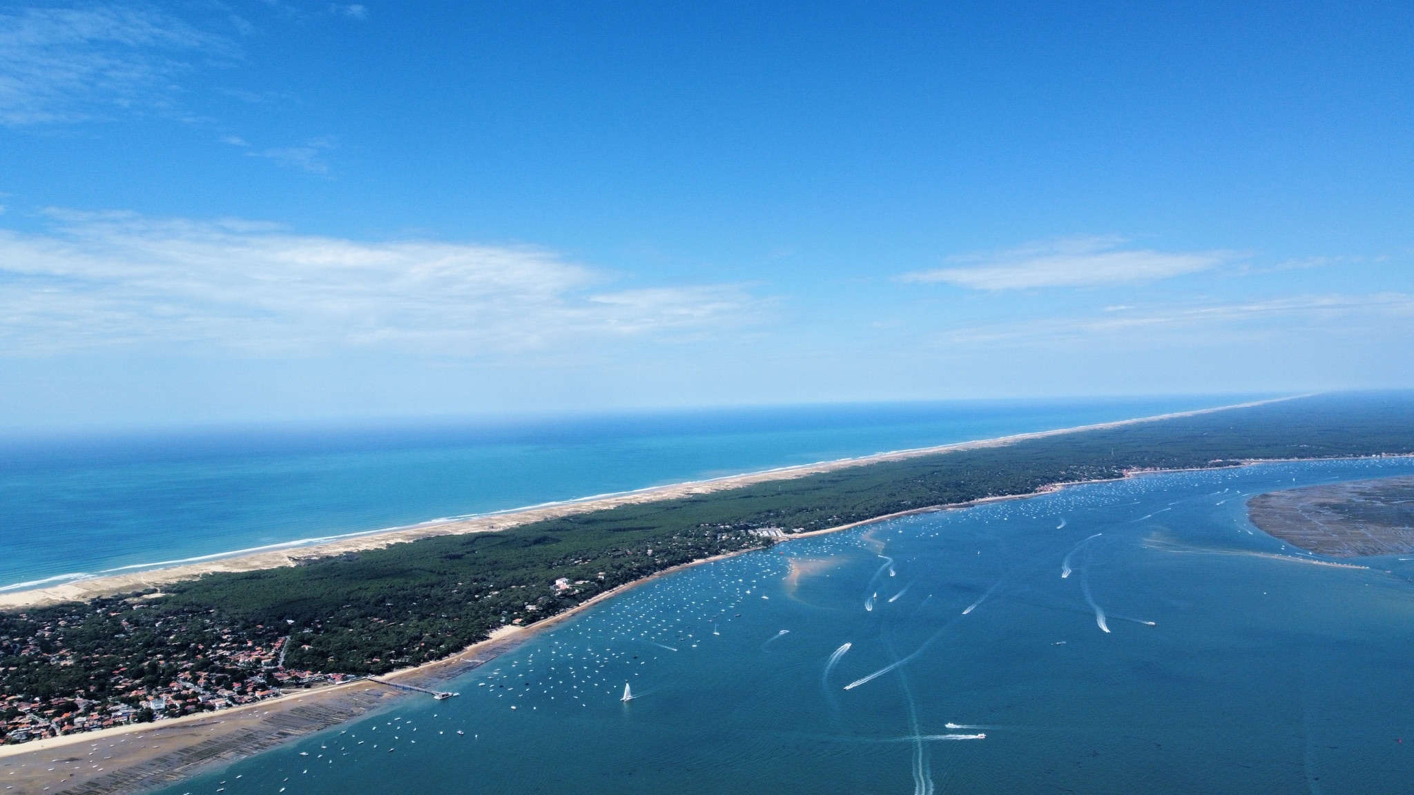 La presqu'île du Cap Ferret et le Bassin d'Arcachon, vue aérienne par drone