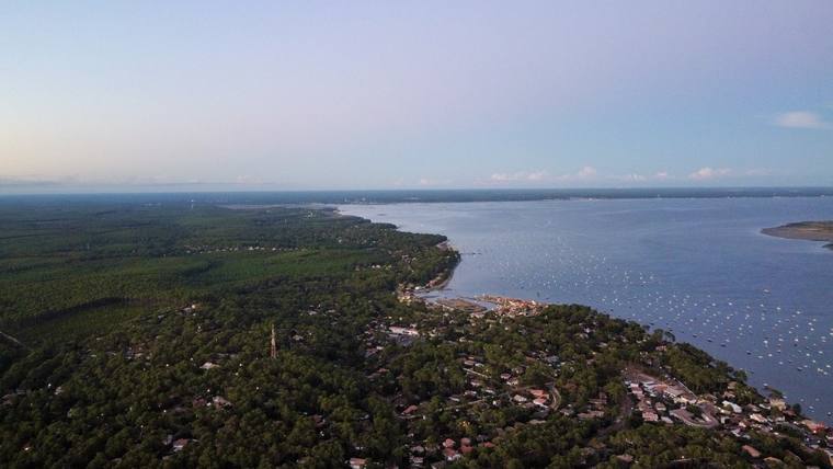 Le Cap Ferret et le Bassin d'Arcachon au crépuscule, vue aérienne par drone